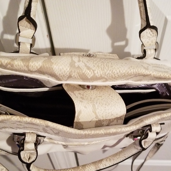 Simply Vera Verawang Bag - Picture 4 of 7